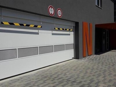 Praha - Vysočany, garážové stání o nadstandardním rozměru