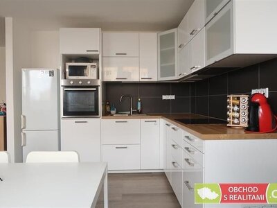 Praha  Braník, moderní byt 3+1 s lodžií a komorou
