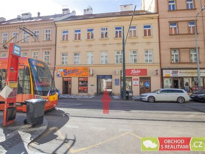 Praha  Karlín, parkovací stání ve vnitrobloku domu