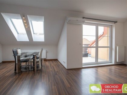 Přezletice, byt 2+KK / terasa / sklep / parkovací stání