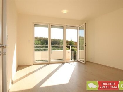 Praha  Horní Měcholupy, byt 2+KK / balkon, garážové stání, sklep