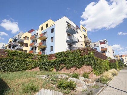 Praha / Hostivař, byt 2+KK v novostavbě (balkon i garážové stání)